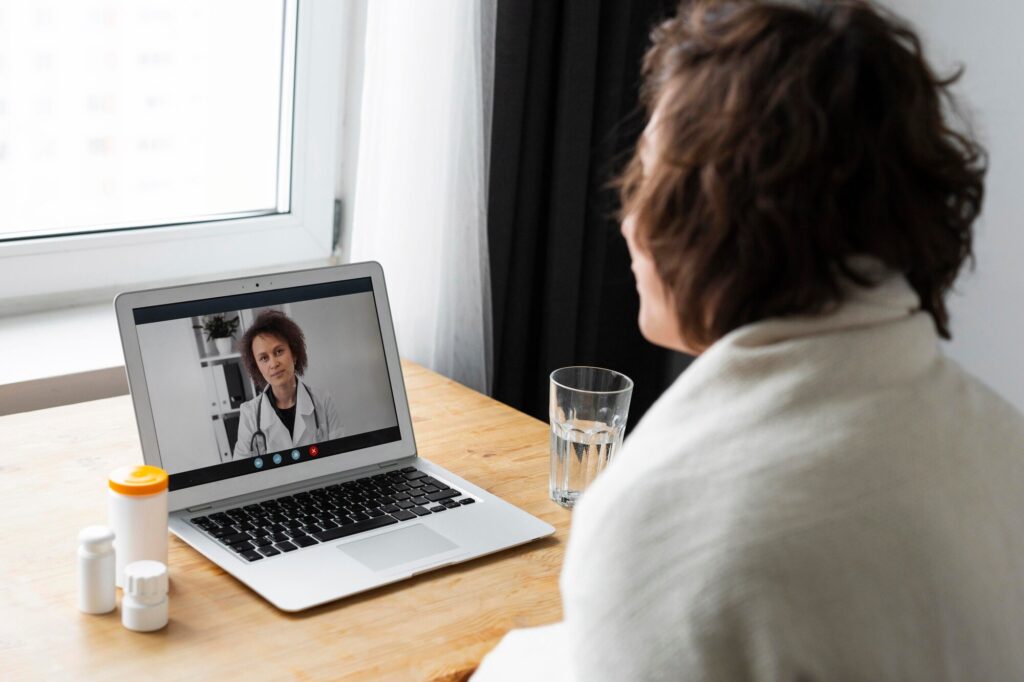 Scoprite quando il teleconsulto è un'alternativa efficace e quando un consulto di persona è ancora indispensabile. Scoprite i suoi vantaggi e il suo futuro in Svizzera.