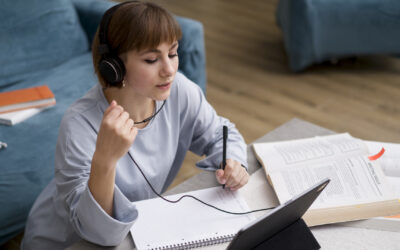 Junge Frau bei einer Telekonsultation